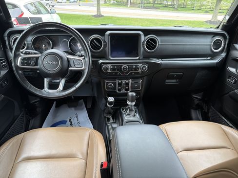 Used 2023 Jeep Wrangler Unlimited Sahara w/ Cold Weather Group AWD/4WD image 13