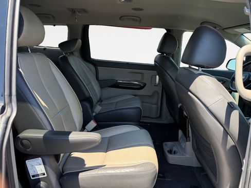 Used 2016 Kia Sedona SX FWD image 18