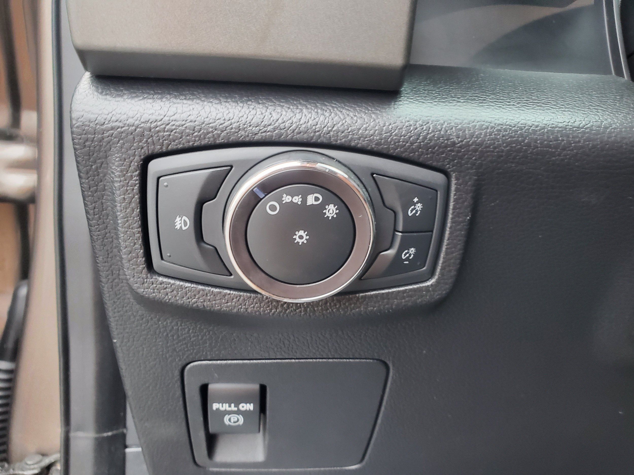 Used 2019 Ford Expedition XLT w/ Equipment Group 201A AWD/4WD image 14
