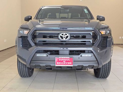 Certified 2025 Toyota Tacoma SR5 w/ SR5 Upgrade Package AWD/4WD image 6