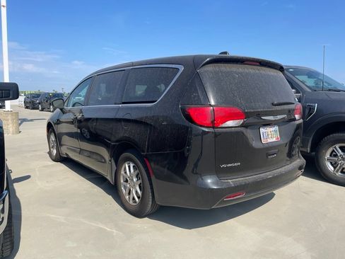 Used 2024 Chrysler Voyager LX FWD image 4