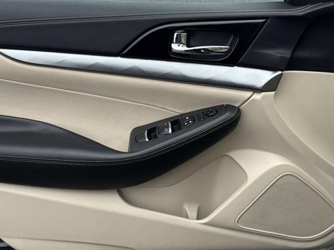 Used 2023 Nissan Maxima SV w/ Floor Mat Group image 23