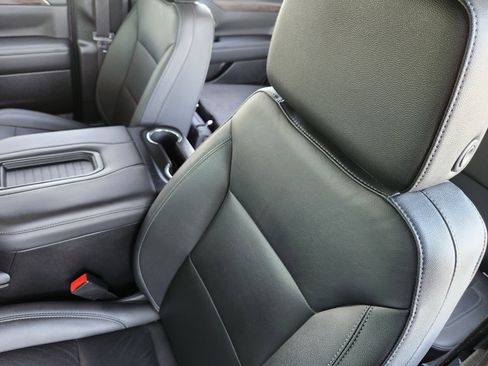 Used 2022 Chevrolet Tahoe LT w/ Luxury Package image 16