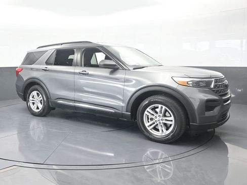 Used 2023 Ford Explorer XLT image 8