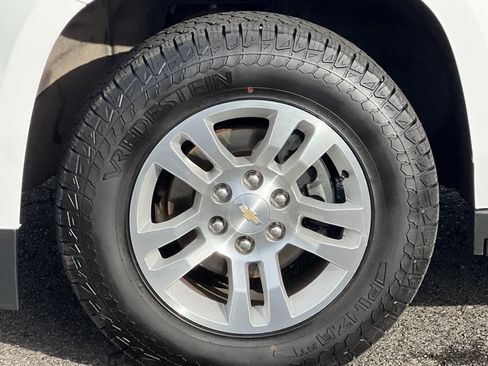 Used 2017 Chevrolet Suburban LT image 25