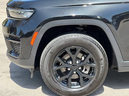 Used 2025 Jeep Grand Cherokee Altitude AWD/4WD image 26
