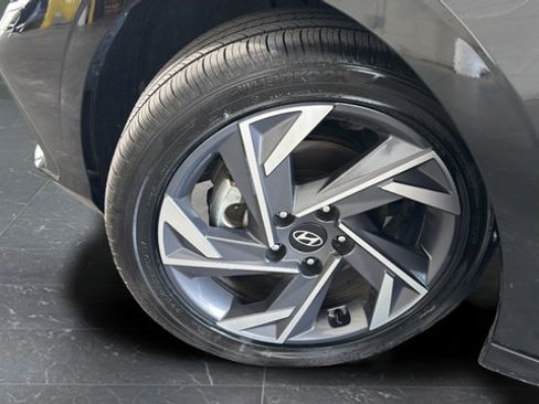 Certified 2025 Hyundai Elantra Sport FWD image 29