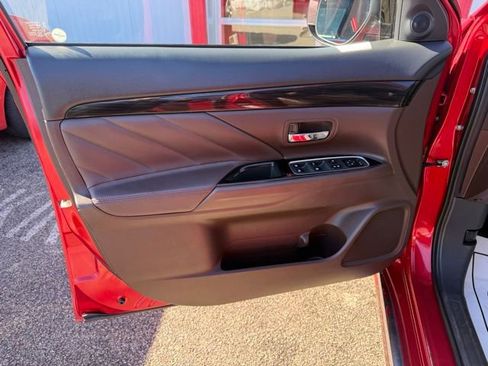 Used 2018 Mitsubishi Outlander 4WD Plug-In Hybrid image 15