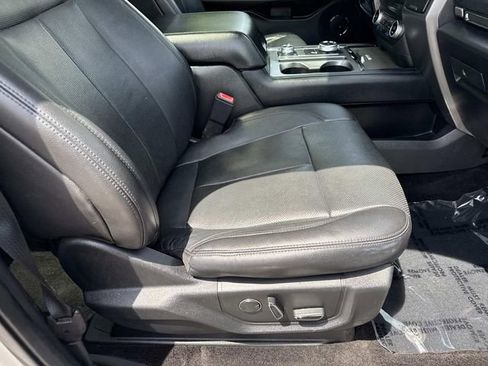 Used 2018 Ford Expedition Max XLT w/ Equipment Group 202A AWD/4WD image 10