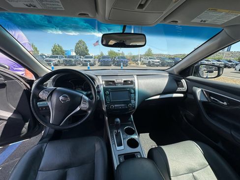 Used 2014 Nissan Altima 2.5 SL w/ Technology Package FWD image 11