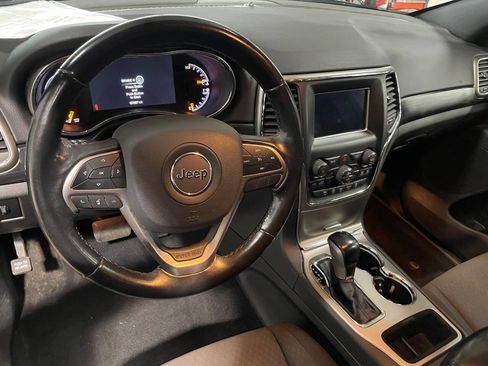 Used 2020 Jeep Grand Cherokee Laredo image 6