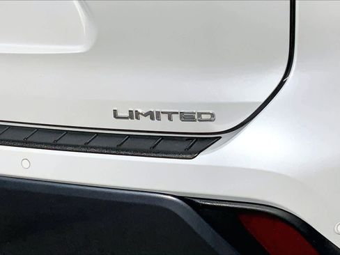Used 2023 Toyota Highlander Limited image 28