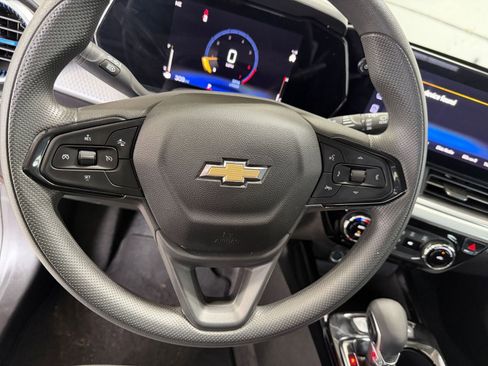 Used 2025 Chevrolet Trax LT image 25