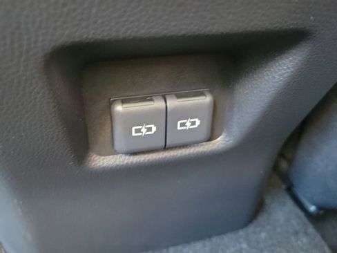 Used 2022 Toyota RAV4 XLE image 11