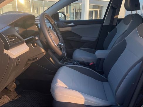 New 2024 Volkswagen Taos SE image 9