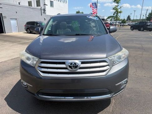 Used 2012 Toyota Highlander Limited w/ Tow Pkg AWD/4WD image 2