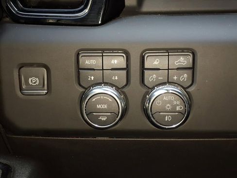 Used 2024 GMC Sierra 1500 AT4 w/ Technology Package image 16