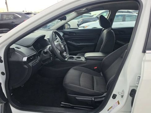 Used 2024 Nissan Altima 2.5 S FWD image 9