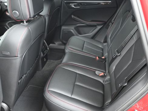 New 2026 Porsche Macan AWD/4WD image 7