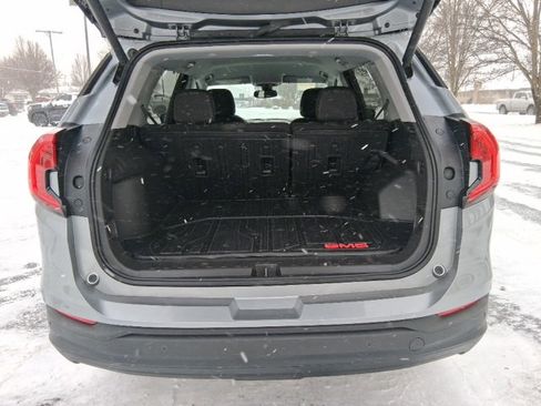 Used 2024 GMC Terrain SLE w/ Driver Convenience Package image 5
