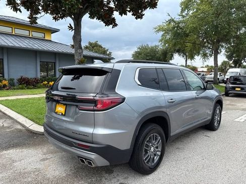 Used 2025 GMC Acadia Elevation FWD image 7
