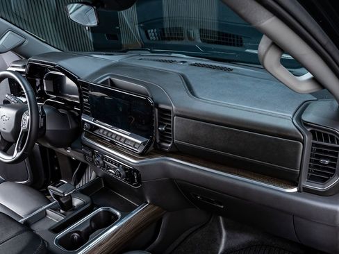 Used 2026 Chevrolet Silverado 1500 LT Trail Boss w/ LT Trail Boss Premium Package AWD/4WD image 18