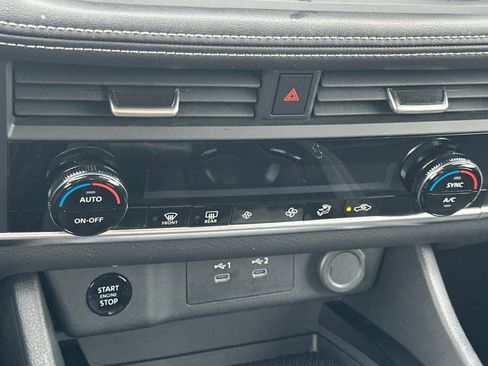 Used 2025 Nissan Rogue SV FWD image 18