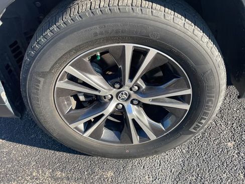 Used 2019 Toyota Highlander LE image 10