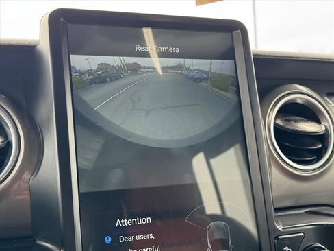 Used 2018 Jeep Wrangler Unlimited Sahara w/ Cold Weather Group image 22