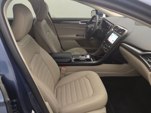 Used 2018 Ford Fusion SE w/ Fusion SE Technology Package FWD image 21