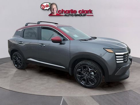 New 2026 Nissan Kicks SR w/ Cold Weather Package FWD image 9