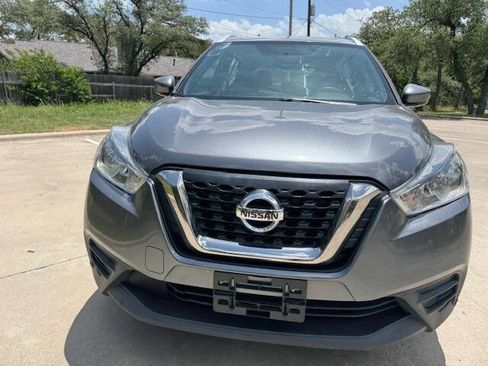 Used 2019 Nissan Kicks SV FWD image 6