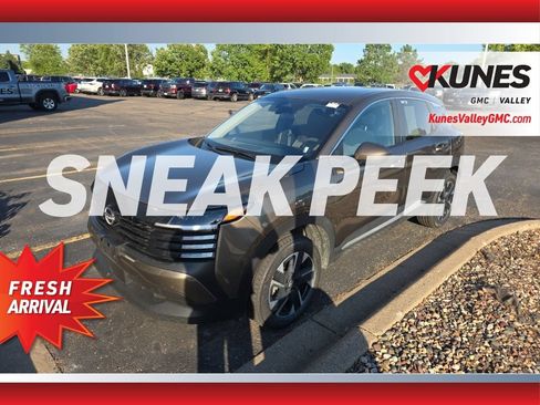 Used 2025 Nissan Kicks SV AWD/4WD image 3