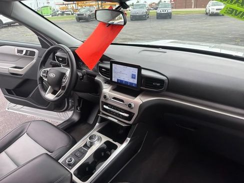 Used 2023 Ford Explorer XLT w/ Equipment Group 202A AWD/4WD image 44