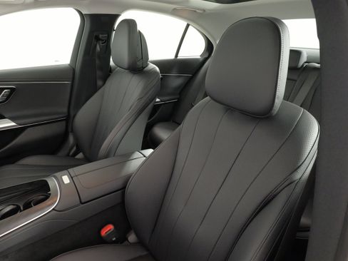 Used 2025 Mercedes-Benz E 350 4MATIC Sedan image 32