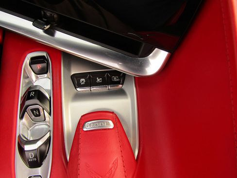 Used 2021 Chevrolet Corvette Stingray Premium Conv w/ Z51 Performance Package RWD image 18