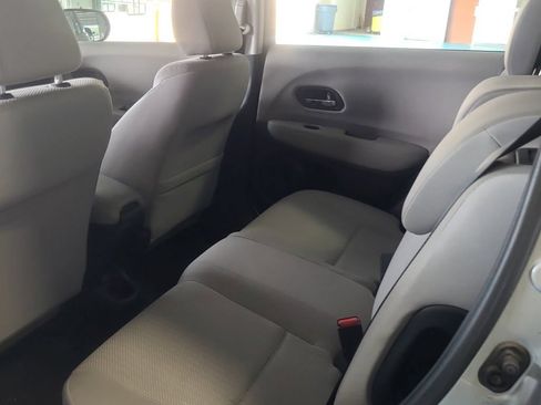 Used 2018 Honda HR-V LX image 8