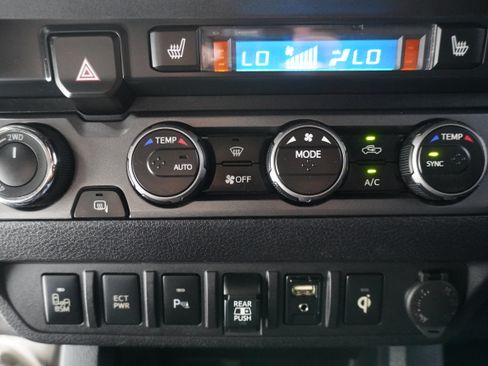Used 2019 Toyota Tacoma TRD Off-Road AWD/4WD image 19