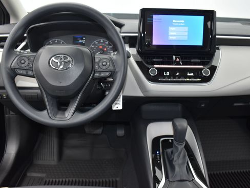 Used 2025 Toyota Corolla LE FWD image 20