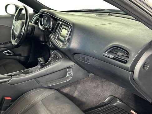 Used 2017 Dodge Challenger R/T image 7