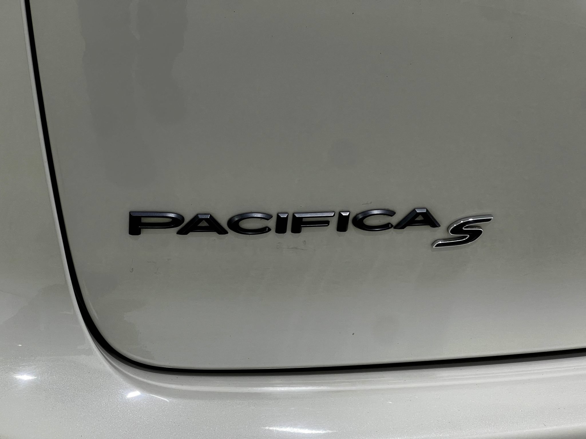 Used 2021 Chrysler Pacifica Limited w/ S Appearance Package AWD/4WD image 41