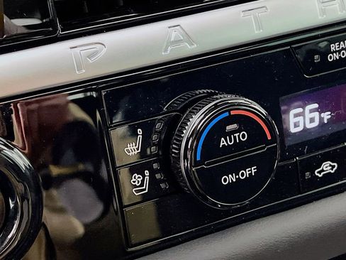 New 2026 Nissan Pathfinder Platinum image 18