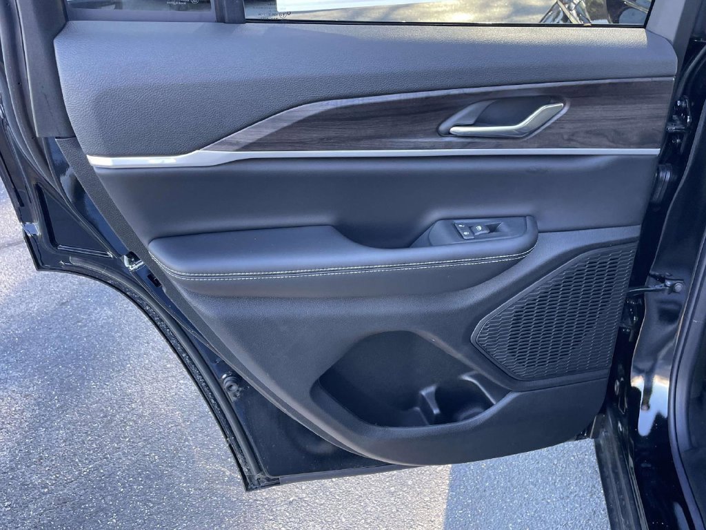 New 2026 Jeep Grand Cherokee Altitude AWD/4WD image 20