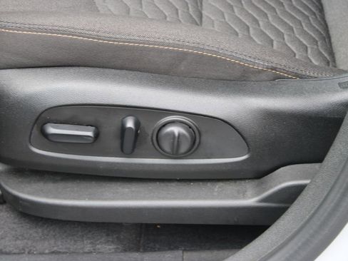 Used 2020 Chevrolet Equinox LT AWD/4WD image 19