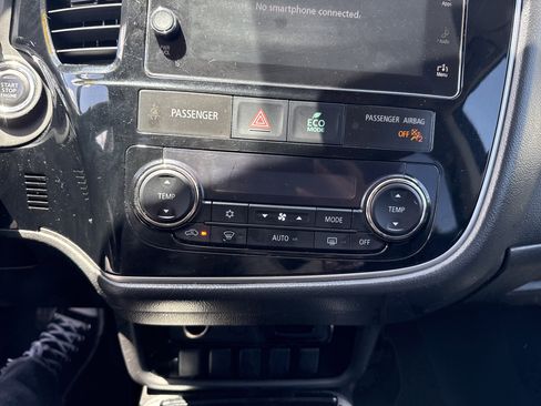 Used 2017 Mitsubishi Outlander SE FWD image 26