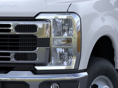 New 2026 Ford F350 XLT w/ FX4 Off-Road Package AWD/4WD image 18