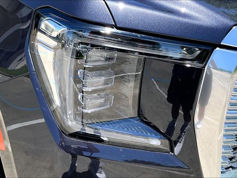 Used 2024 GMC Yukon Denali RWD image 26