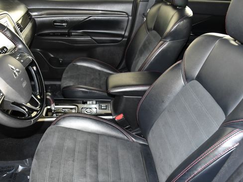 Used 2020 Mitsubishi Outlander LE AWD/4WD image 38