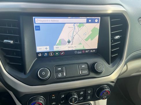 Used 2021 GMC Acadia Denali w/ Denali Technology Package FWD image 14