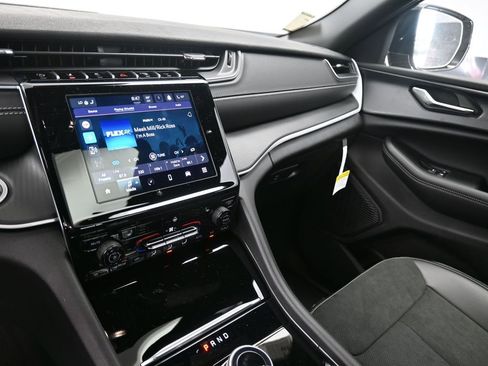 New 2025 Jeep Grand Cherokee Altitude w/ Trailer Tow Package image 23